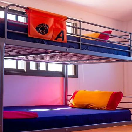 La Tortuga بيت شباب *